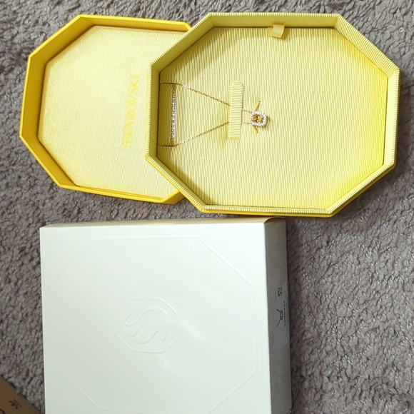 SWAROVSKI Millenia necklace Octagon cut, Yellow, Gold-tone plated - Picture 4 of 6